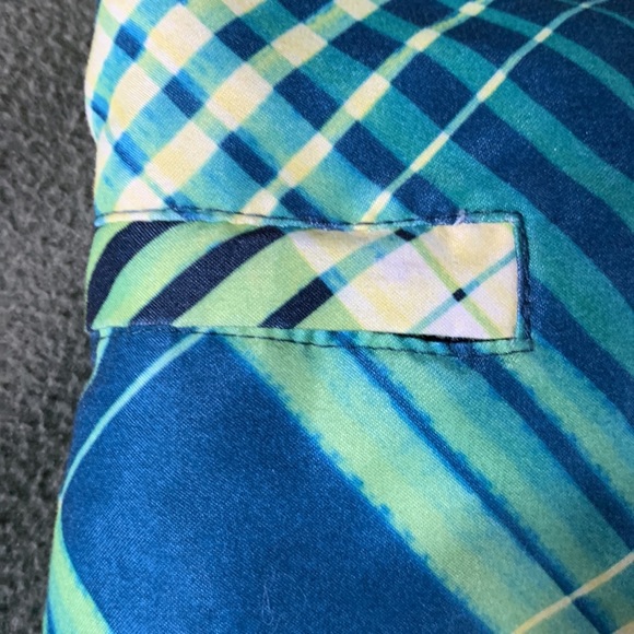 Boys Hurley swim trunks.  Size 14.  Waist 27 - Picture 5 of 8